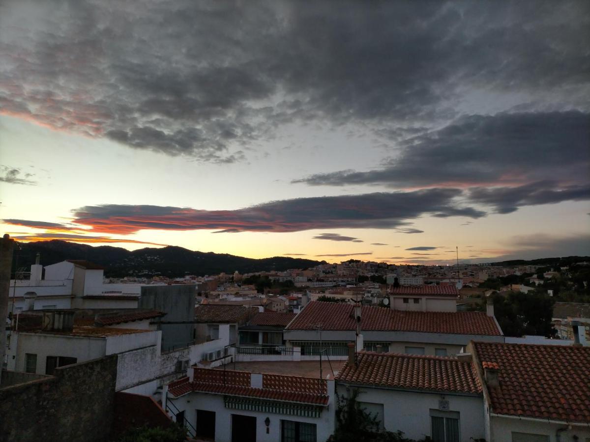 Apartamentos Costa Brava Las Vistas 桑特费柳德吉克索尔斯 外观 照片